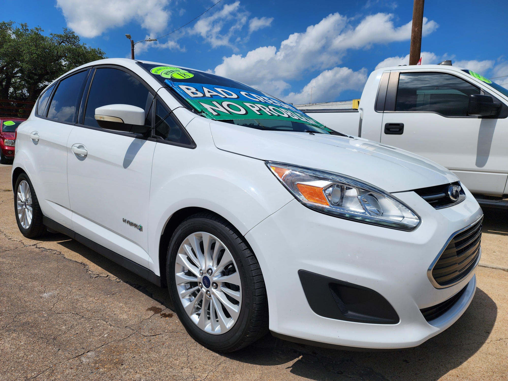 2018 DIAMOND WHITE Ford C-Max Hybrid SE (1FADP5AU8JL) with an 2.0L L4 DOHC 16V HYBRID engine, CVT transmission, located at 2660 S.Garland Avenue, Garland, TX, 75041, (469) 298-3118, 32.885387, -96.656776 - Welcome to DallasAutos4Less, one of the Premier BUY HERE PAY HERE Dealers in the North Dallas Area. We specialize in financing to people with NO CREDIT or BAD CREDIT. We need proof of income, proof of residence, and a ID. Come buy your new car from us today!! This is a Super Clean 2018 FORD C-MAX - Photo #1